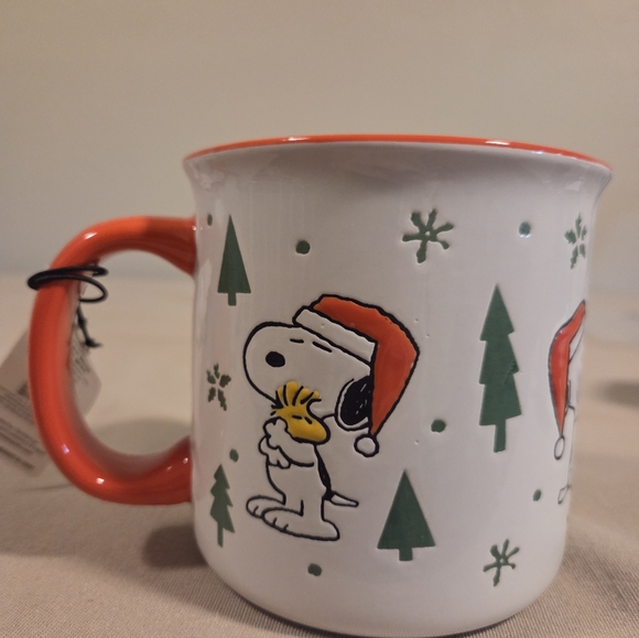 SNOOPY & WOODSTOCK SHARE A HUG ON A MUG - Picture 3 of 5